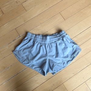 Lululemon Hotty Hot Low-Rise Lined Short 2.5"